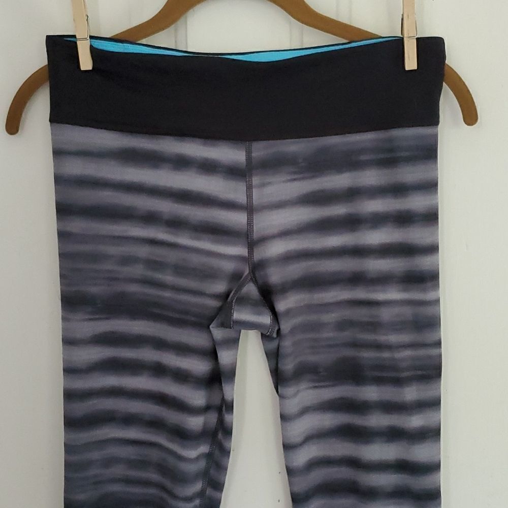 Under Armour All Season Gear Cropped Leggings - Picture 2 of 7